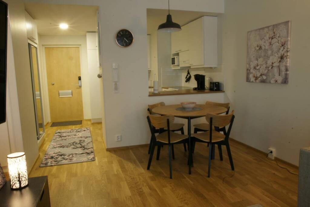 Keskustan Kaksio 45 M2 Autopaikalla, Rautatienkatu 19, 9 Krs Apartment Oulu Exterior photo